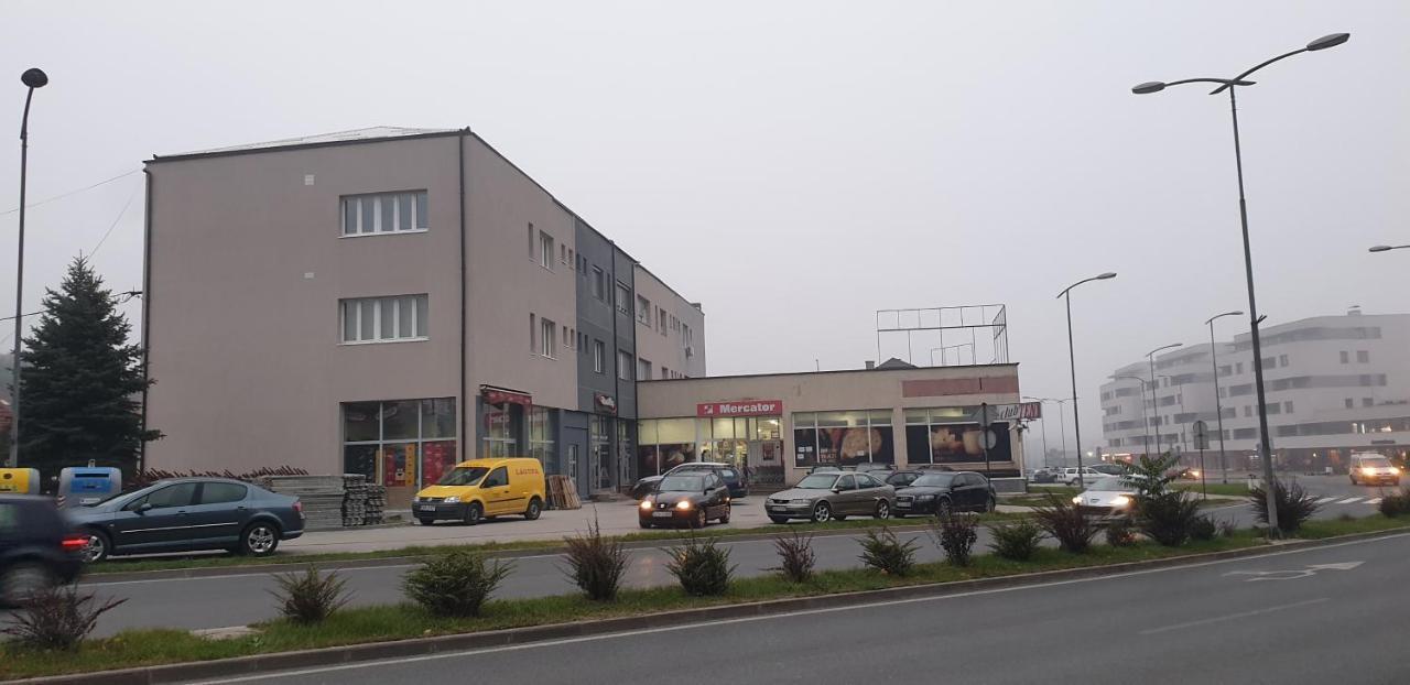 Апартаменты Trosoban Stan U Zenici Зеница Экстерьер фото